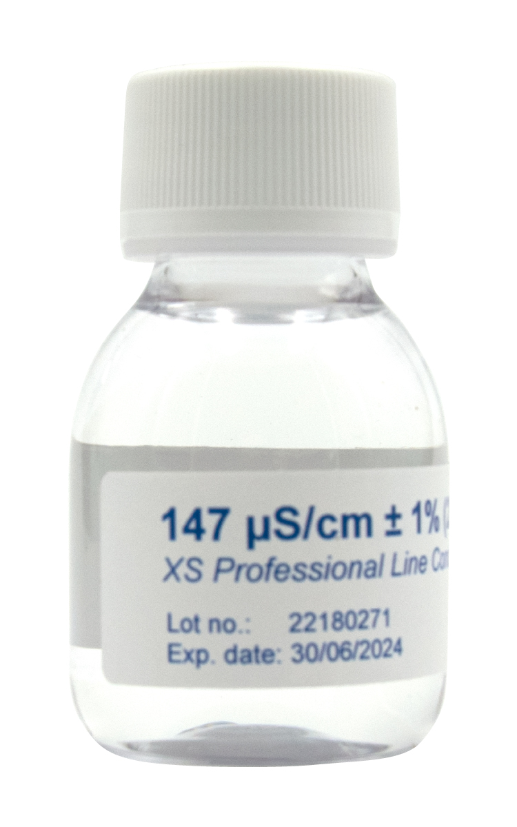XS Professional 147 µS/cm – 4 × 60 ml conductivity calibration solution clear, 60 ml bottle front view