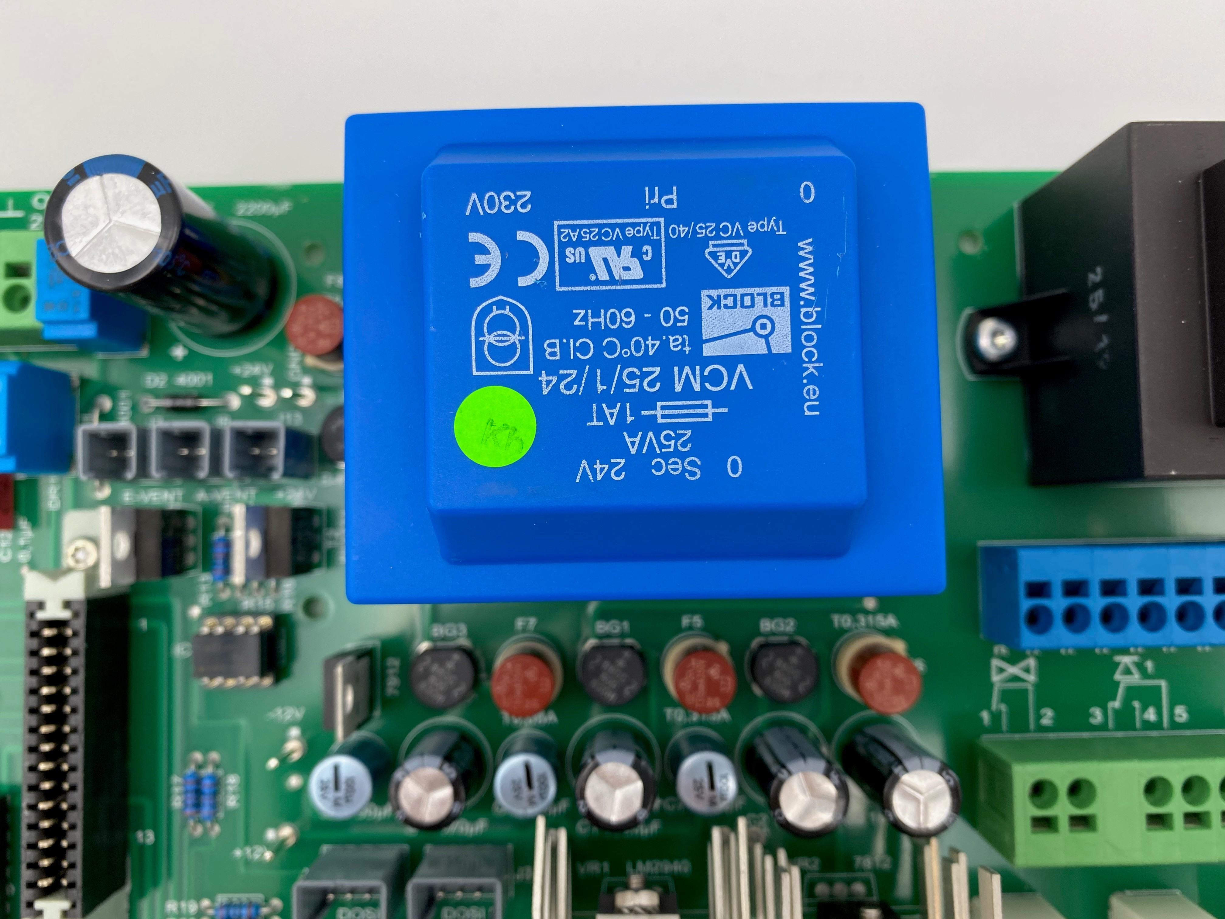Base board for the Testomat 2000 230 V, top view of the transformer 