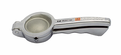 Horiba Pflanzenpresse Y049 Frontansicht aus Metall, kompakte manuelle Saftpresse