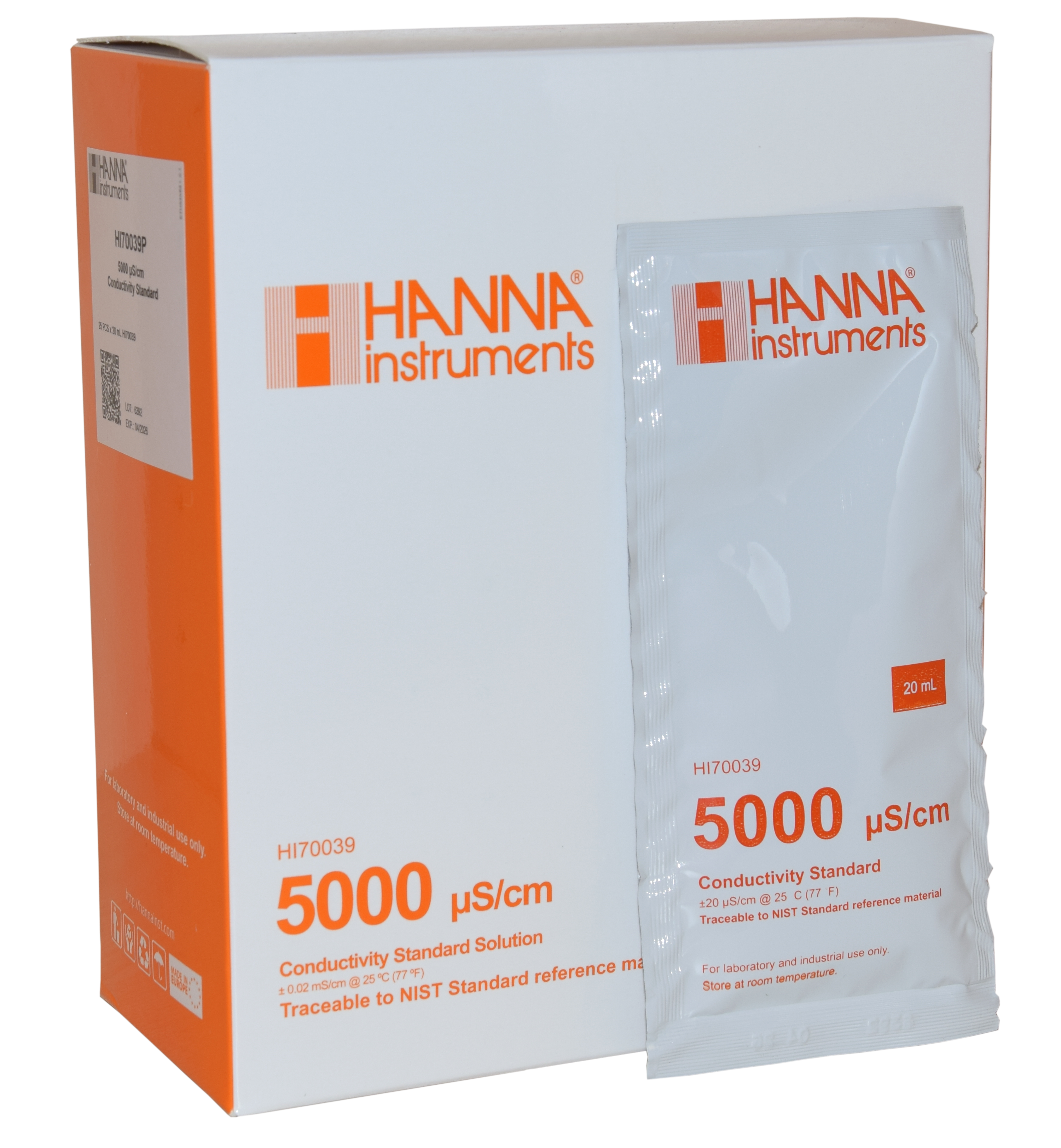 HANNA Kalibrierlösung 5000 µS/cm, Einzelbeutel mit Frontansicht vor Verpackung, 20 ml Lösung