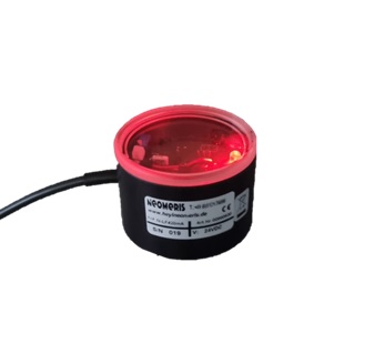 N-LF420 0-50µS Leitfähigkeitsmessgerät mit 4-20mA Ausgang, LED Anzeige und 3/4 Zoll Einschraubgewinde, mit roter LED Nahaufnahme, Acrylglas Lichtstreuung sichtbar