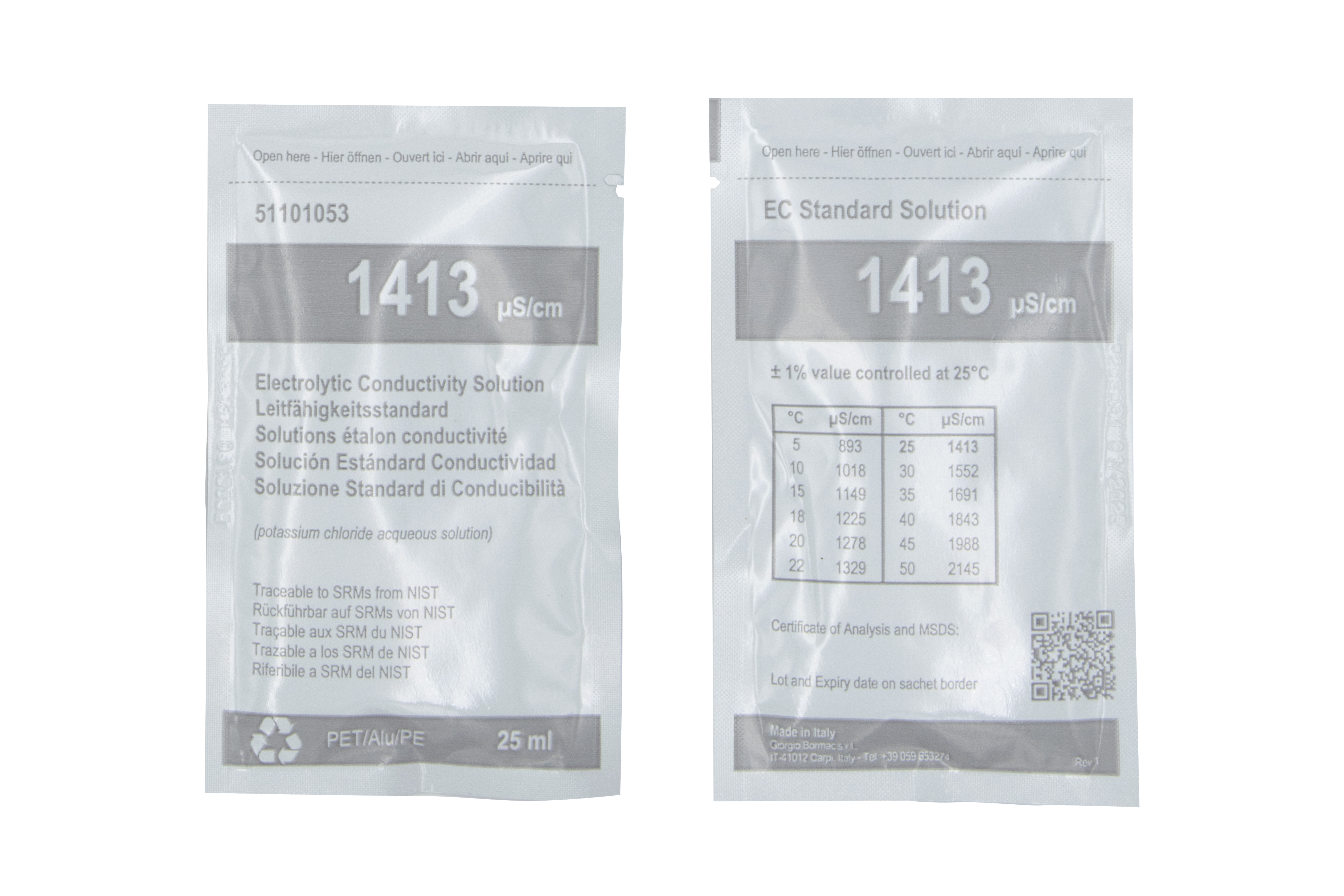 XS BASIC EC 1413 Kalibrierlösung, Nahaufnahme eines Tütchens, 25 ml Sachet