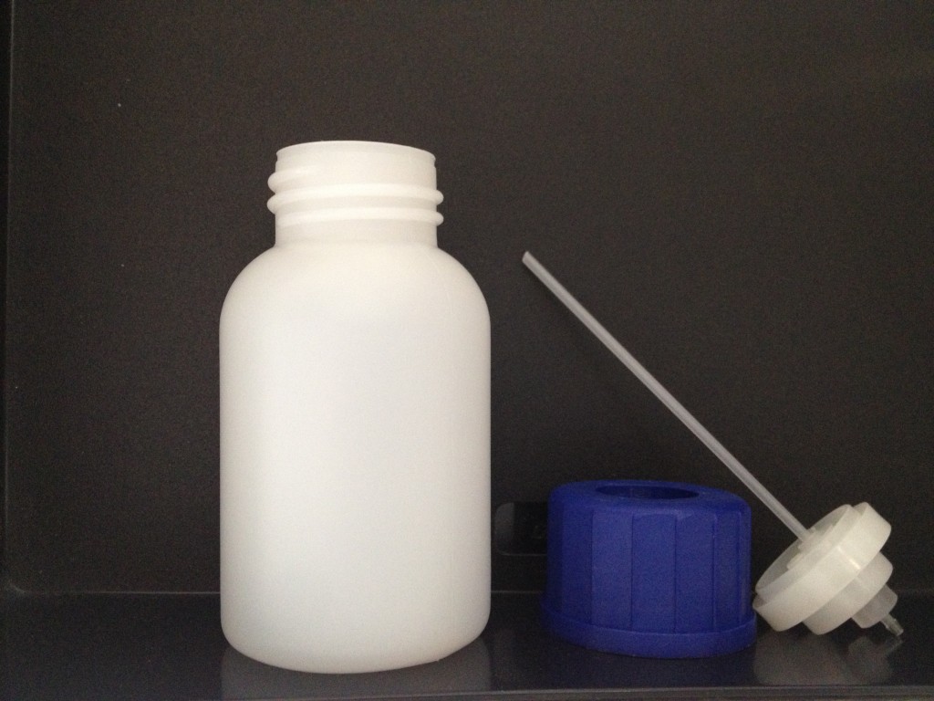Bottle insert for screw cap and push-fit suction tube 3.5 mm for a 100 ml bottle