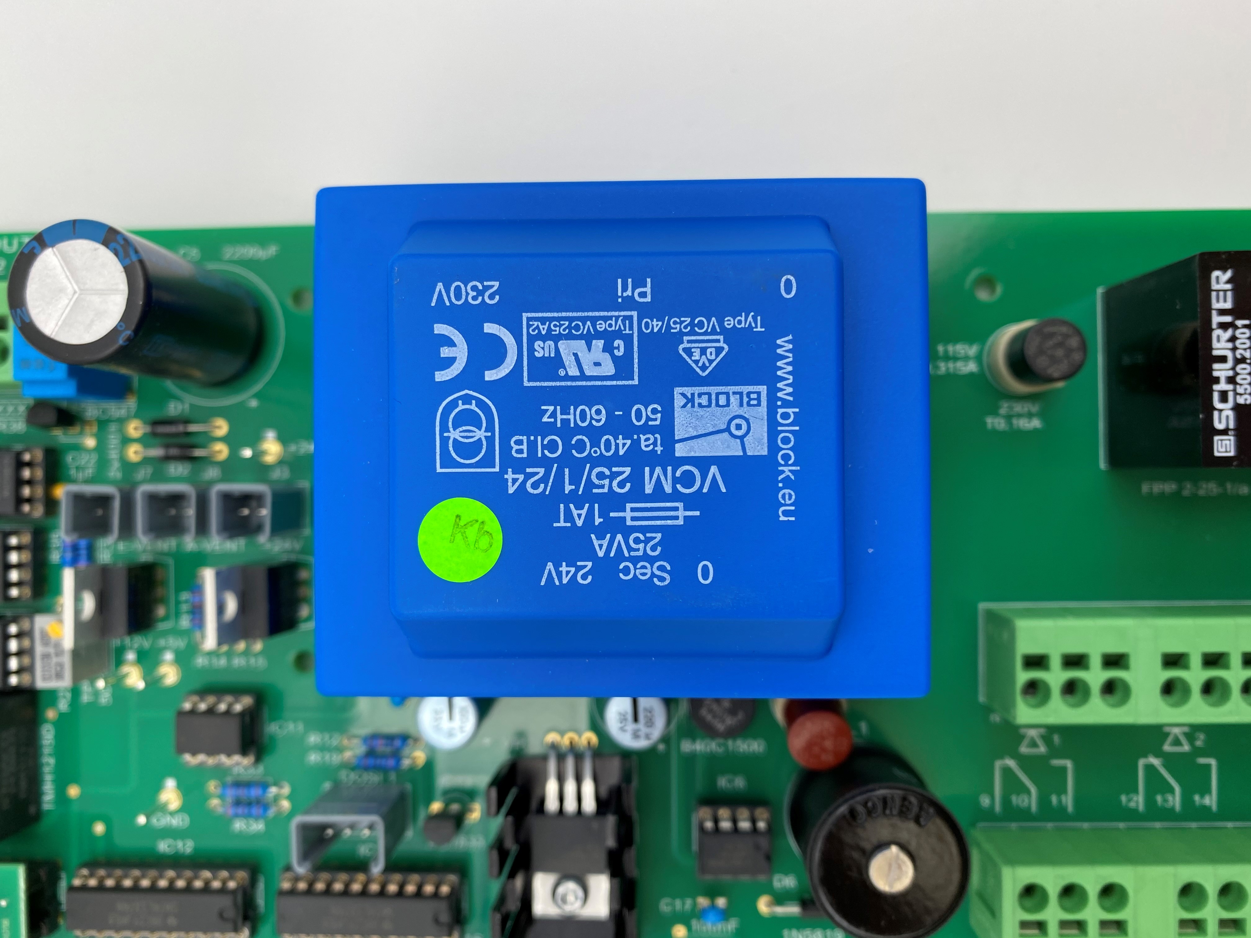 Grundplatine für den Testomat ECO 230 V, Obere Ansicht des Trafos 