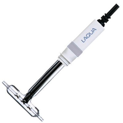 Horiba 3574-10C Leitfähigkeitsmesszelle, Glasgehäuse mit BNC-Kabel, Platin-Elektroden sichtbar, für die Säulenchromatographie mit einer sehr geringen Probenmenge